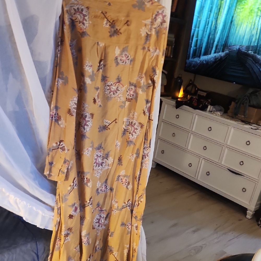 Chic Floral Maxi Dress in Mustard - Picture 3 of 3